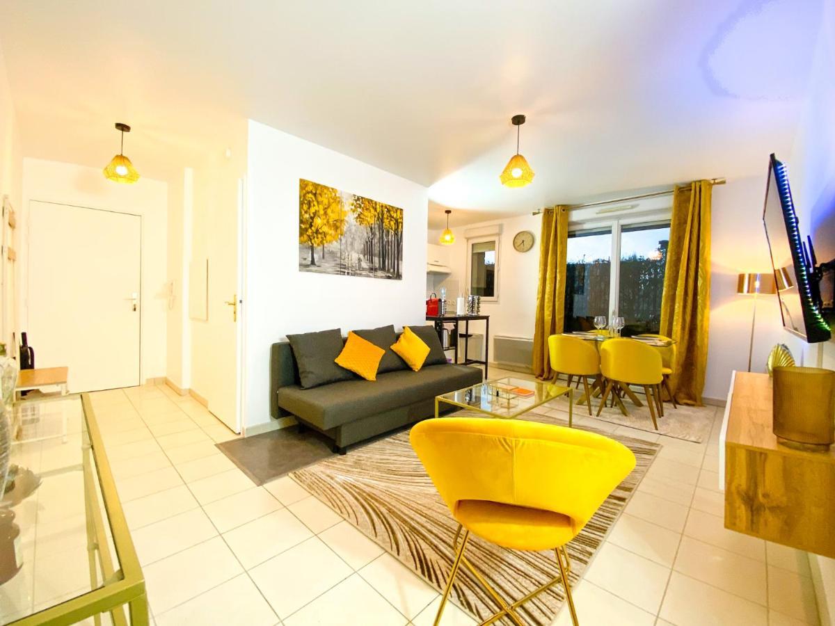 The Golden House * Parking * Garden Apartment Корбей-Есон Екстериор снимка